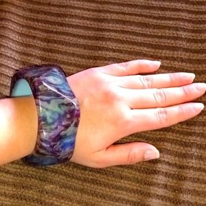 I am selling a bracelet